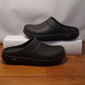 OOFOS OOcloog Clogs, Unisex Size M(7), W(9), Black